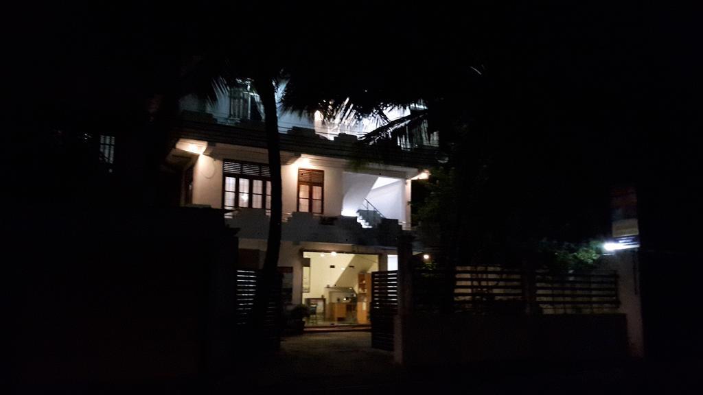 Holiday Inn Unawatuna Exterior foto