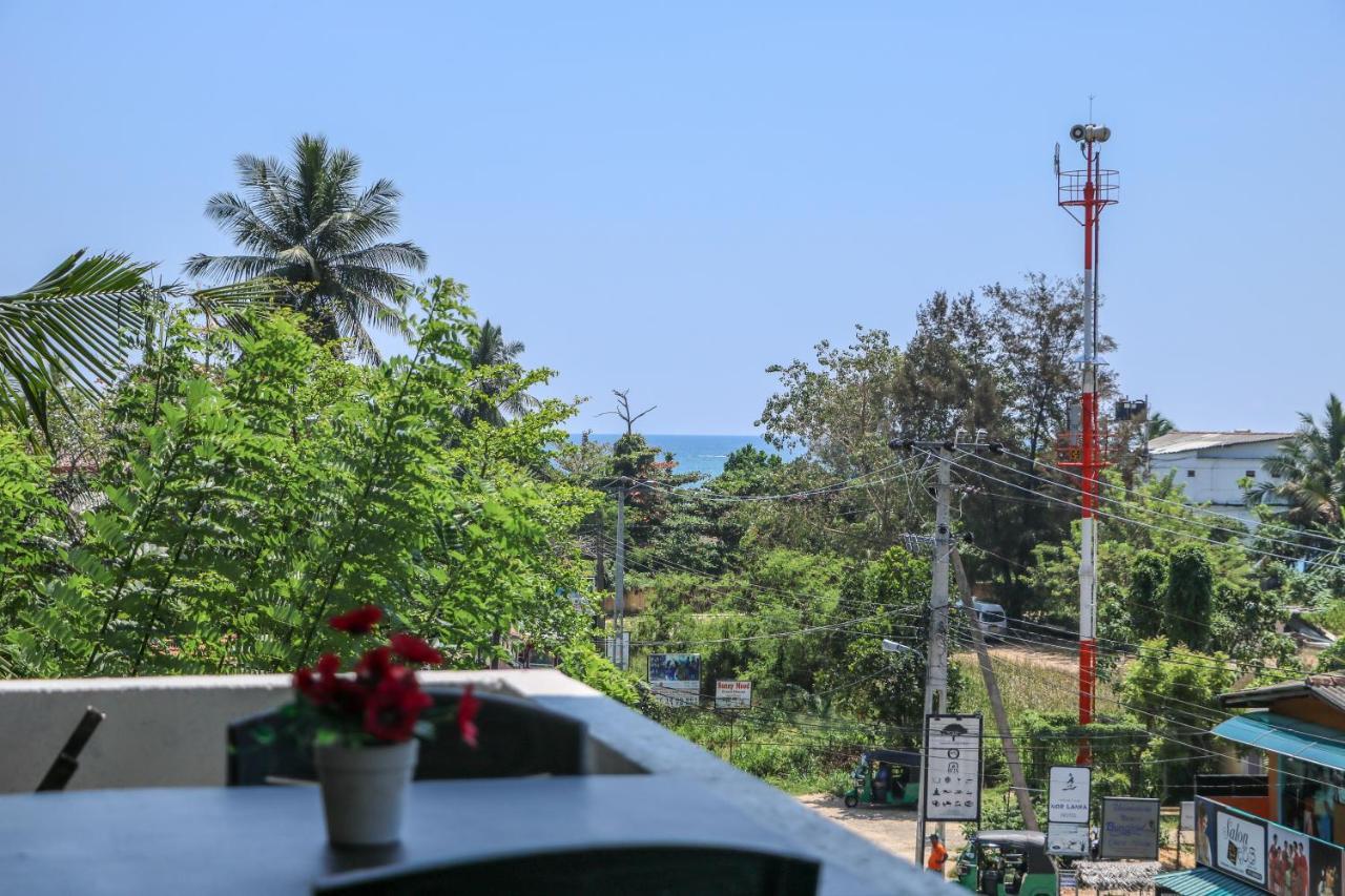 Holiday Inn Unawatuna Exterior foto